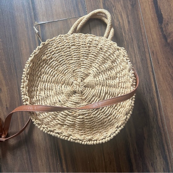Reitmans Round Woven Straw Crossbody Bag with Brown Strap - Picture 5 of 7